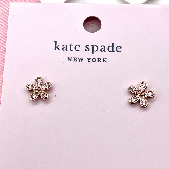 NWT ♠️Kate Spade♠️ Gleaming Gardenia Flower Studs, Rose Gold - Picture 8 of 15